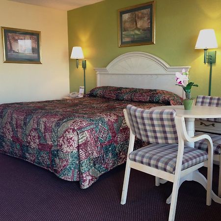 Holiday Terrace Inn - Pigeon Forge Bagian luar foto