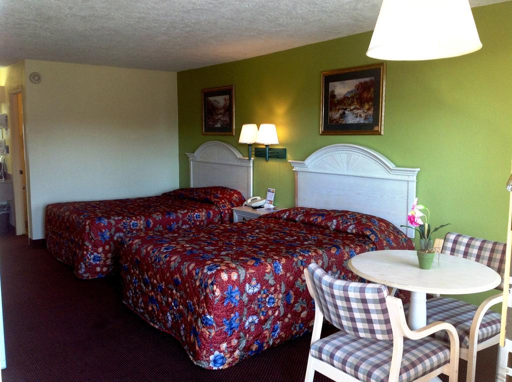 Holiday Terrace Inn - Pigeon Forge Bagian luar foto