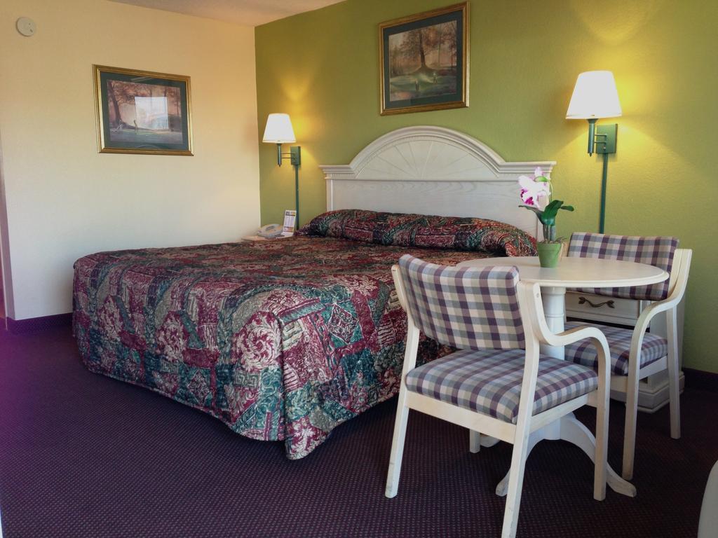 Holiday Terrace Inn - Pigeon Forge Bagian luar foto